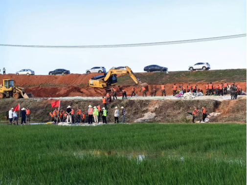 抗洪搶險(xiǎn)報(bào)導(dǎo)-迎“汛”而上，奔赴前線 -299.png